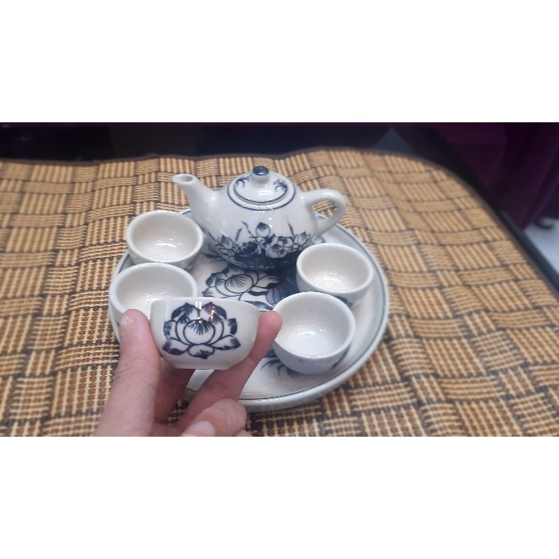 Bộ ấm chén đặt ban Thần Tài, thờ cúng men cổ đẹp nhất