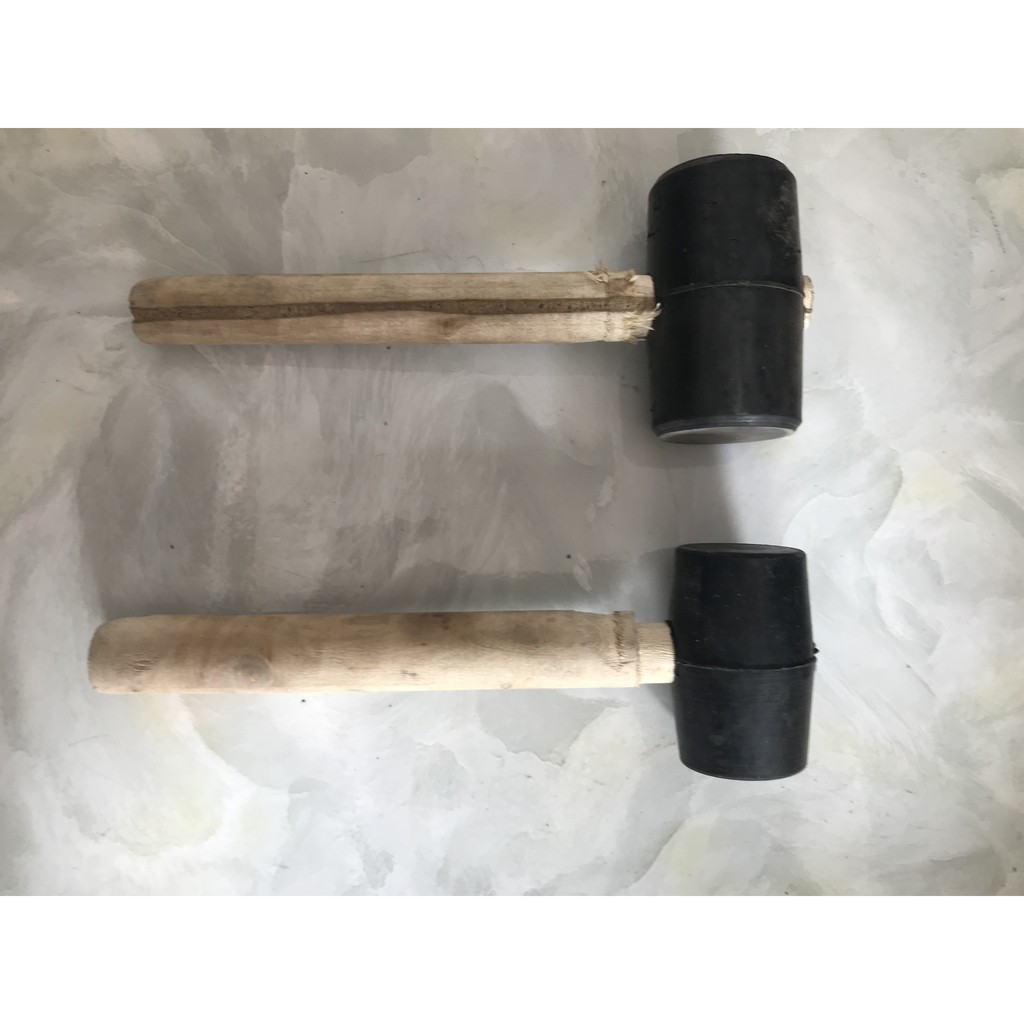 Búa cao su đen cán gỗ 2 cỡ