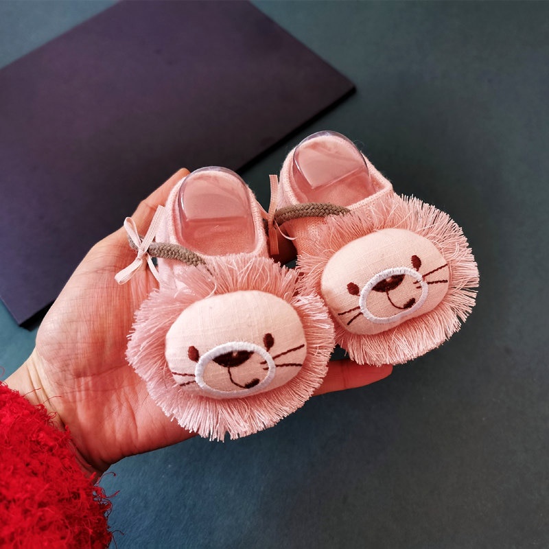 Vớ cotton đế thấp mềm mại chống trượt trang trí chữ và búp bê hoạt hình dễ thương dành cho trẻ em