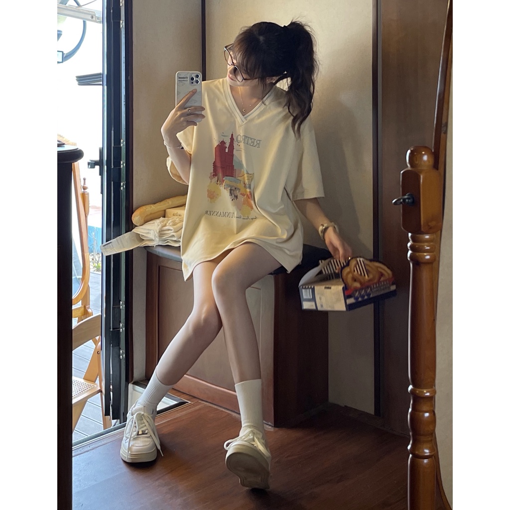 Áo Thun Tay Ngắn Cổ Chữ V Hoạ Tiết Vintage Cho Nữ