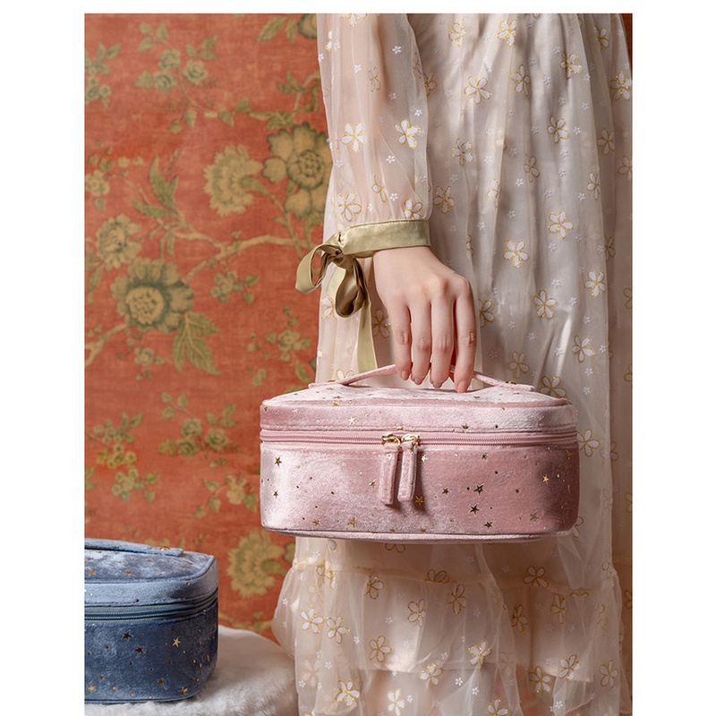 Túi Đựng Mỹ Phẩm Cầm Tay Bằng Nhung Sức Chứa Lớn Phong Cách Châu Âu Cổ Điển