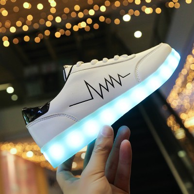Giày phát sáng màu trắng nhịp tim màu đen phát sáng 7 màu 11 chế độ đèn led cực đẹp (video thật) | BigBuy360 - bigbuy360.vn