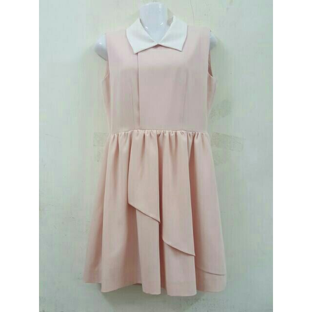 Váy hồng cổ trắng size M