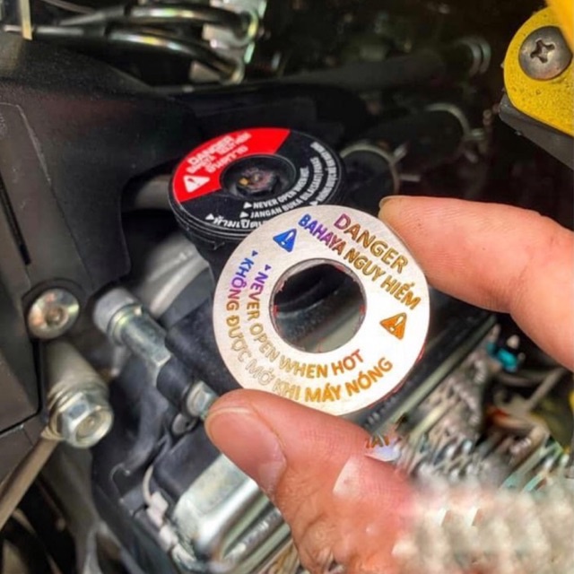 Tem Titan Dán Nắp Két Nước