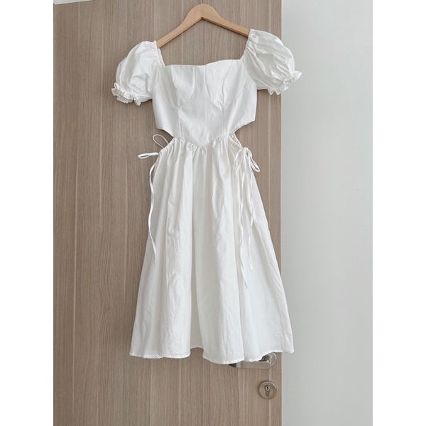 Váy thô khoét eo tay bồng