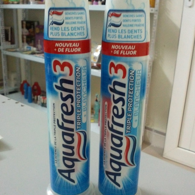 Kem đánh răng Aquafresh Nga