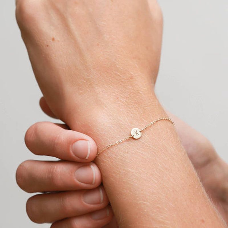 Vòng đeo tay có chữ cái từ A-Z