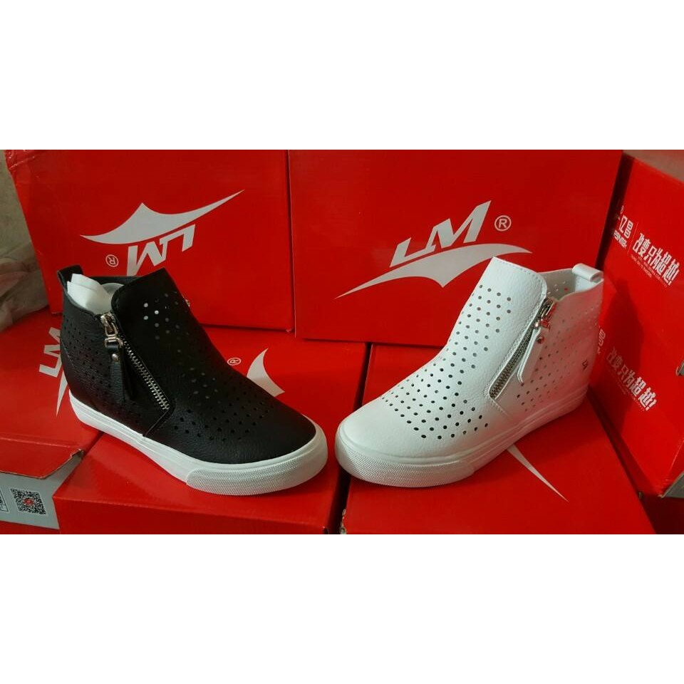 sale giày QC màu trắng sz 38 39