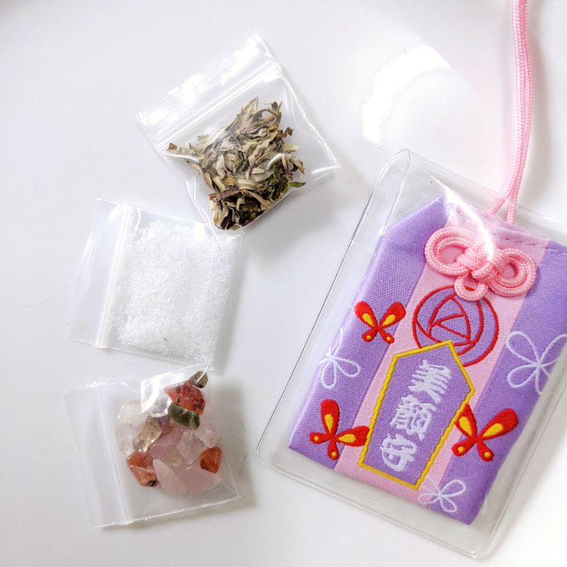 Đá ngũ sắc, muối khai vận, ngải cứu Bỏ Kèm Túi Phước Omamori