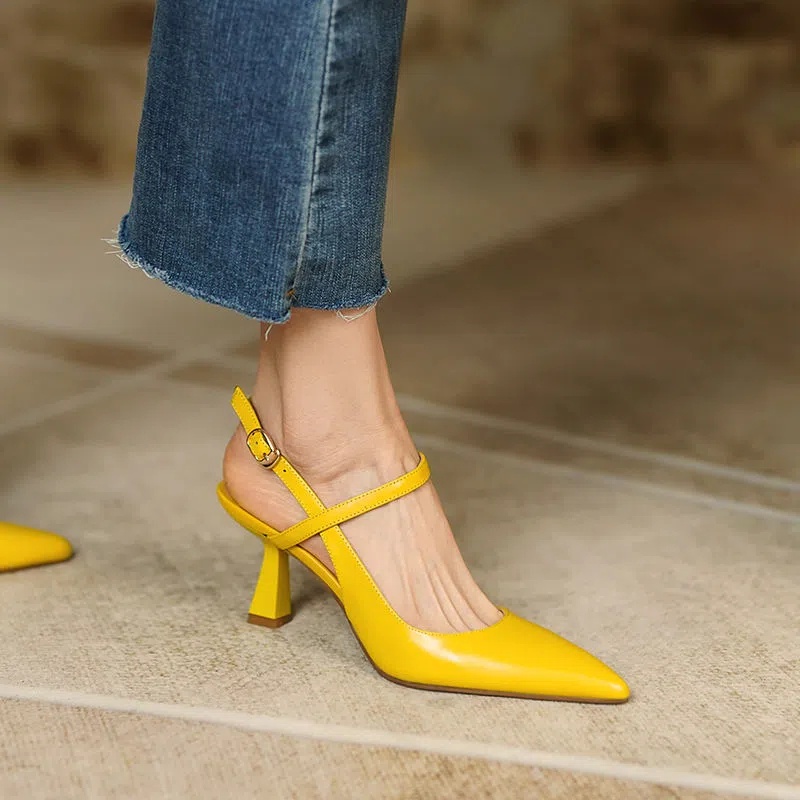 Giày Cao Gót Mũi Nhọn Phối Khóa Phong Cách Pháp