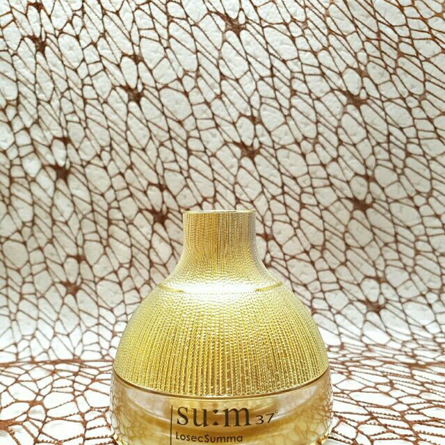 Lọ kem mắt sum:37  4 ml