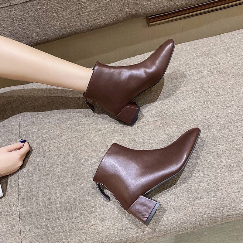 boot cua Lam Cam Nhi