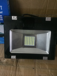 Đèn pha led 30w ánh sáng trắng và vàng