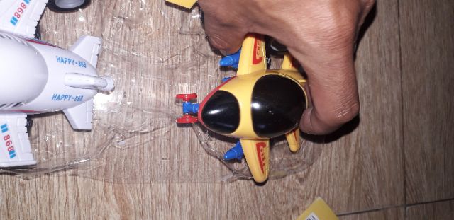 Bộ 4 xe và máy bay mô hình bằng nhựa chạy chớn rất đẹp