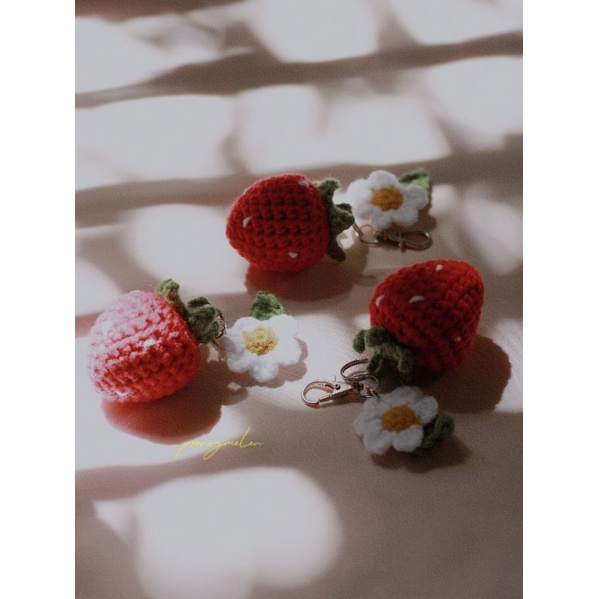 Móc khoá len handmade - Sunflower & Strawberry Keychain