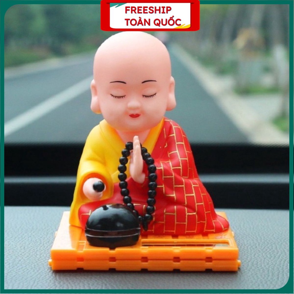 Tượng chú tiểu gõ mõ đầu gật gù tụng kinh . .
