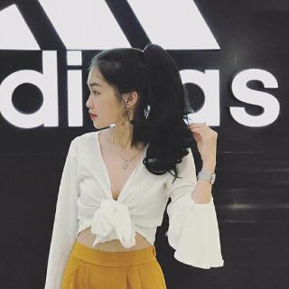 Ngoạm tóc giả xoăn lửng