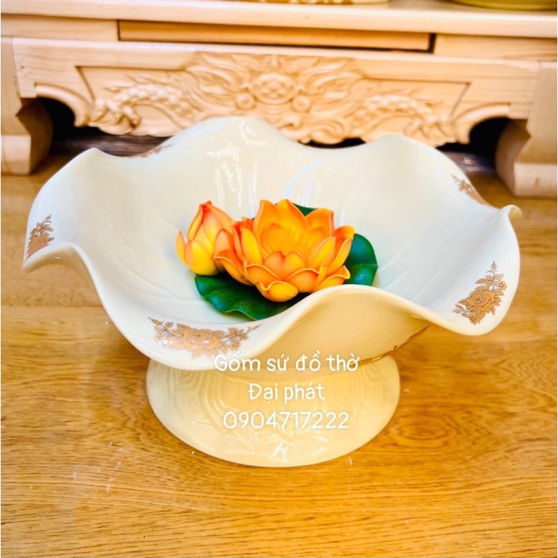 Bát thả hoa, Bát minh đường tụ thủy ĐẠI PHÁT, được đặt trước ban thờ thần tài mang lại thịnh vượng