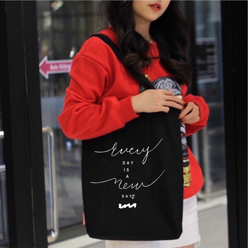Túi tote chữ ký vải canvas mềm có khóa kéo in chữ DAY IS A DAY