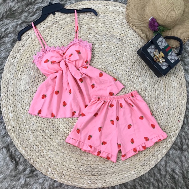 [SALE 20%] Đồ bộ trái dâu phối ren có mút | BigBuy360 - bigbuy360.vn