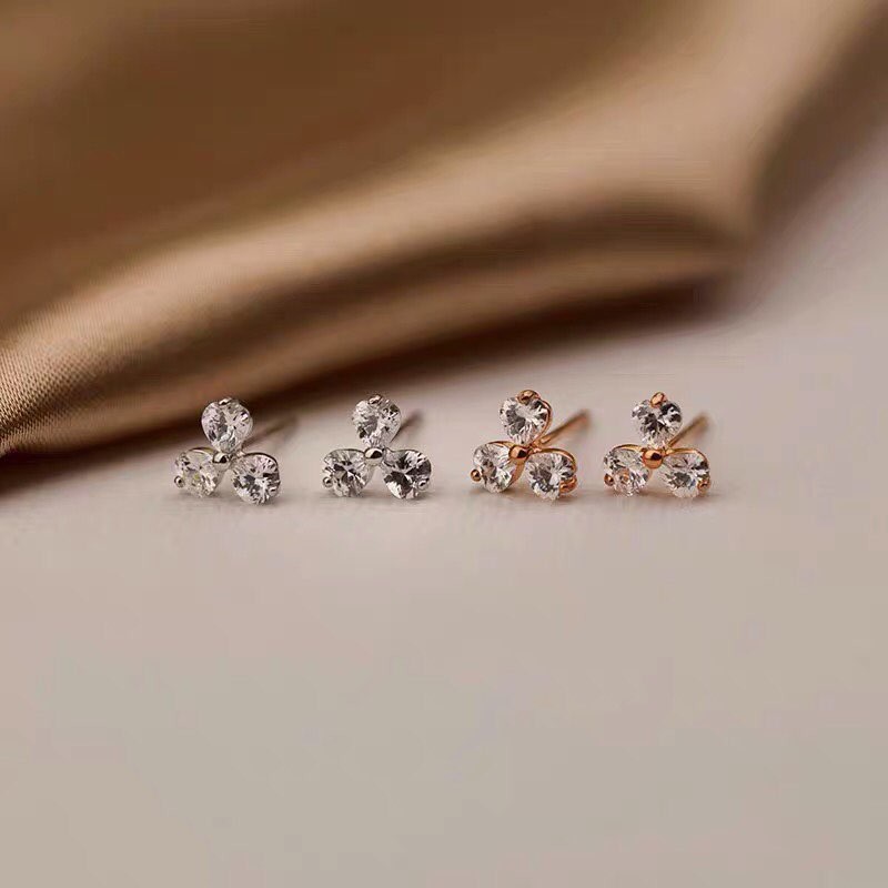 bông tai khuyên tai titan hình cỏ 3 lá đính đá không gỉ không đen không dị ứng nam nữ unisex