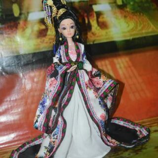 búp bê cổ trang