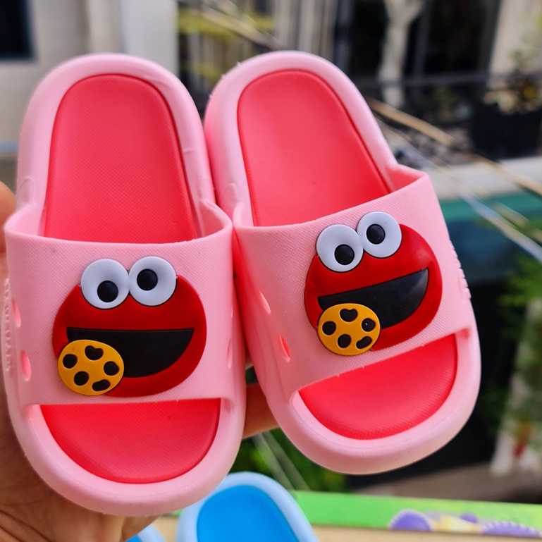 Dép bánh mì cho bé hình bọ cánh cam dễ thương chất liệu cao su siêu mềm