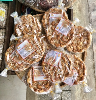 1 BỊCH KẸO HẠT ĐIỀU TÂY NINH (1 BỊCH 2 MIẾNG)(ĐKÍNH 12CM)