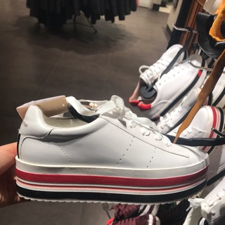 Giày trắng đế cao STRADIVARIUS