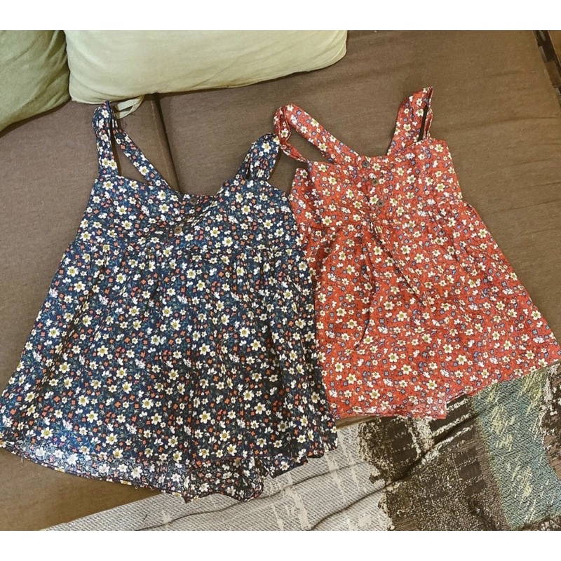 Áo hoa nhí đỏ Là hoa