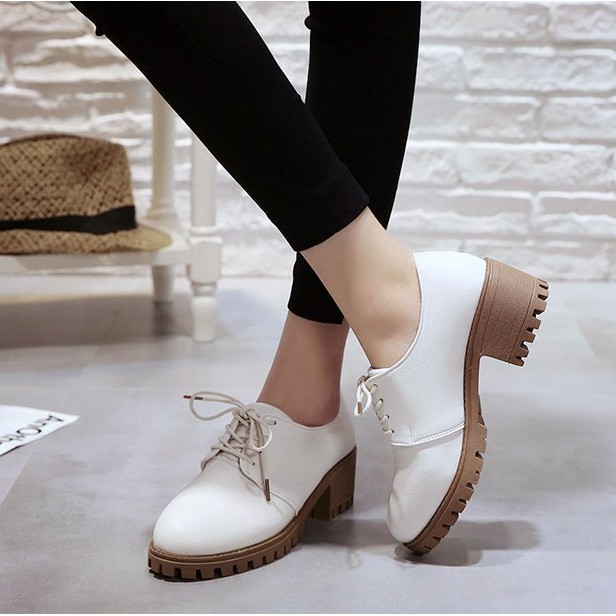 Giày Boots nữ Oxford da PU mềm đế bệt màu trắng QCN03B