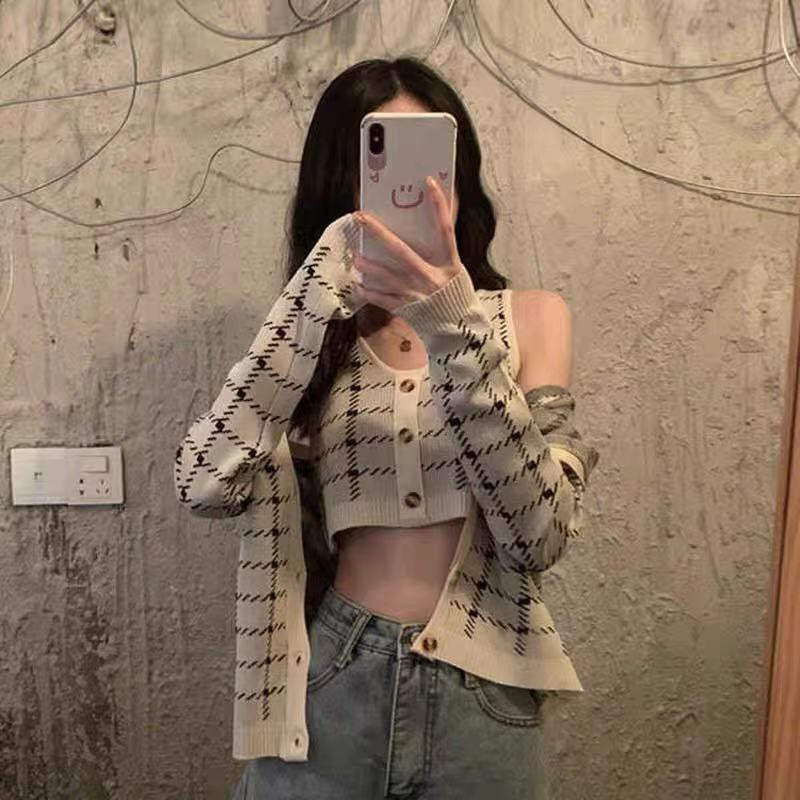 áo jennie blackpink Bộ áo hai dây sọc caro + áo khoác len phong cách thời trang cho phái nữ | BigBuy360 - bigbuy360.vn