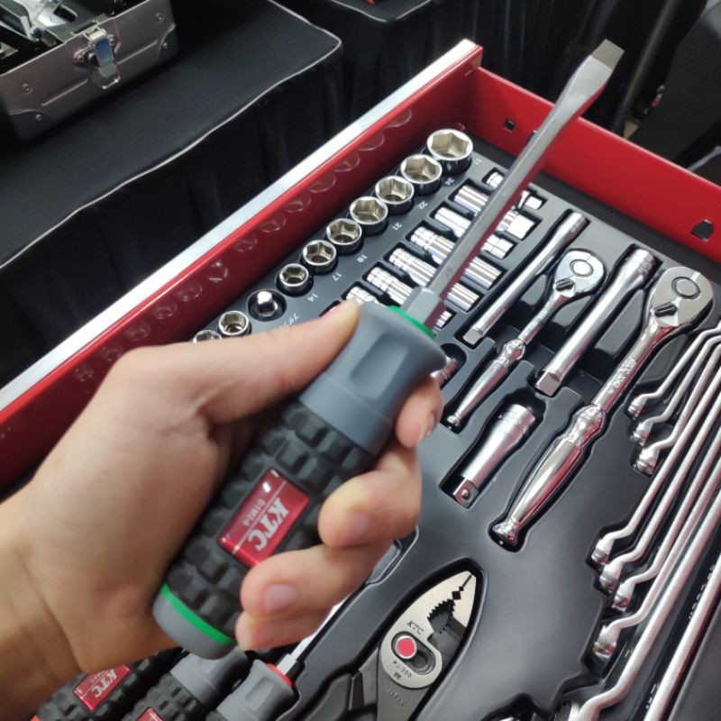 Tô vít KTC Nhật 2 cạnh và 4 cạnh dài 210mm  D1P2-2 và D1M2-6 - Tô vít được dùng trong hãng YAMAHA Việt Nam