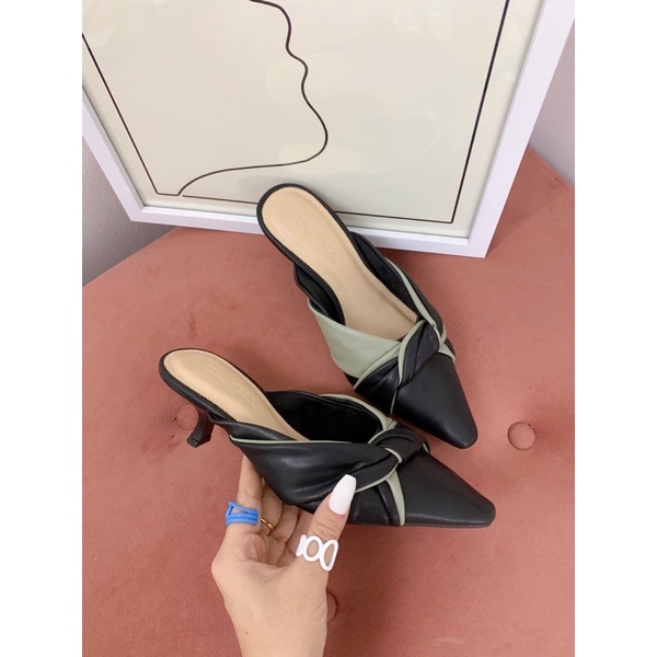 Guốc gót nhọn đính nơ xoắn