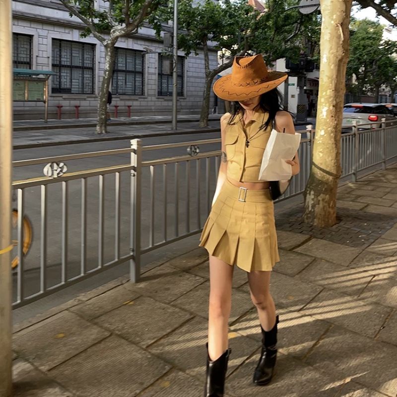 Set áo croptop cổ bẻ không tay + chân váy đuôi cá xếp ly  kèm dây nịt kaki nâu nhạt oder taobao