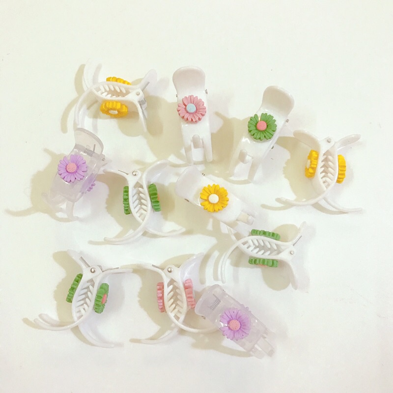 Kẹp càng cua hoa cúc nhiều màu loại 1