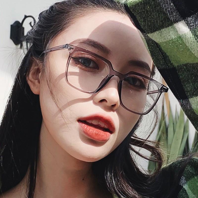Mắt Kính Gọng Vuông Thời Trang Nữ Tính