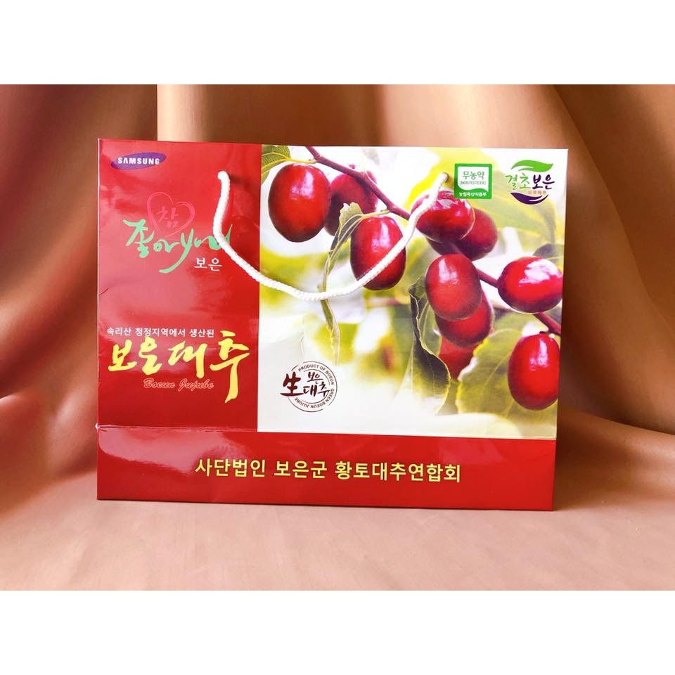 Táo đỏ Hàn Quốc sấy khô trọng lượng 1kg quá chất lượng hộp đựng đẹp có thể làm quà biếu.