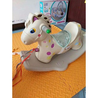 Ngựa bập bênh cho bé