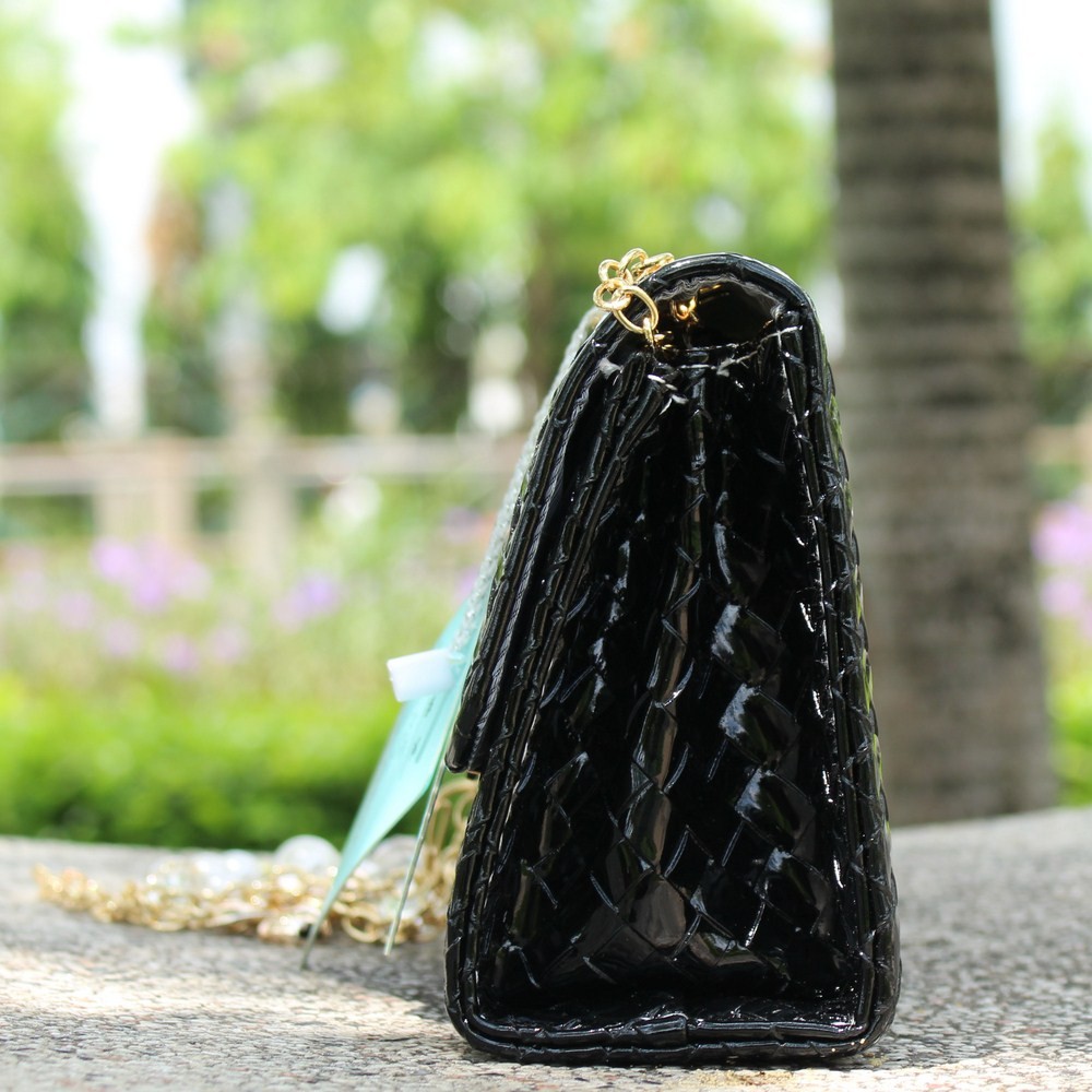 Túi Đeo Chéo Da Bóng Màu Đen T06