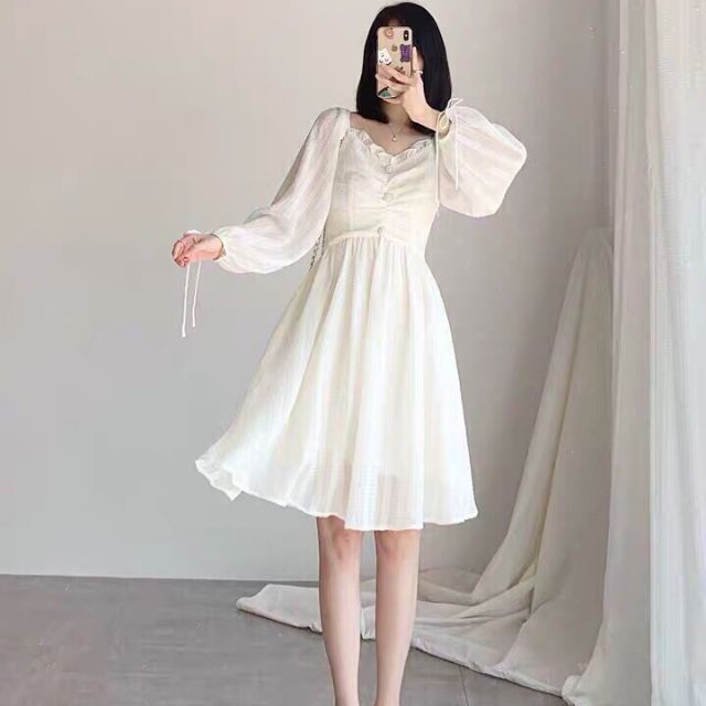 Đầm trắng nhún ngực