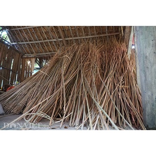 ông hút rượu cần bằng tre