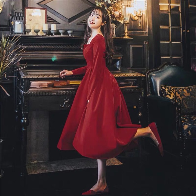 Đầm đỏ xoè công chúa