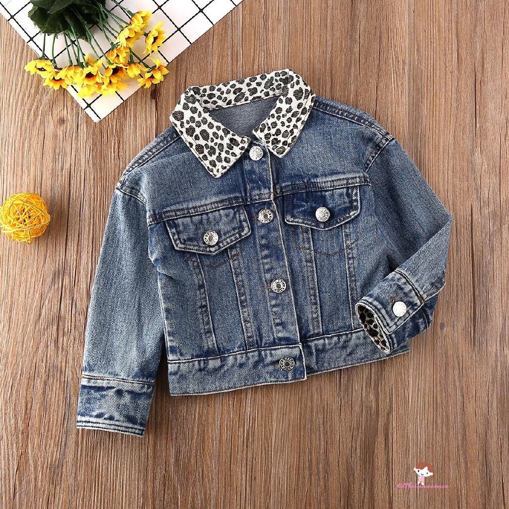 Áo khoác denim dài tay cổ bẻ họa tiết da báo cho bé gái