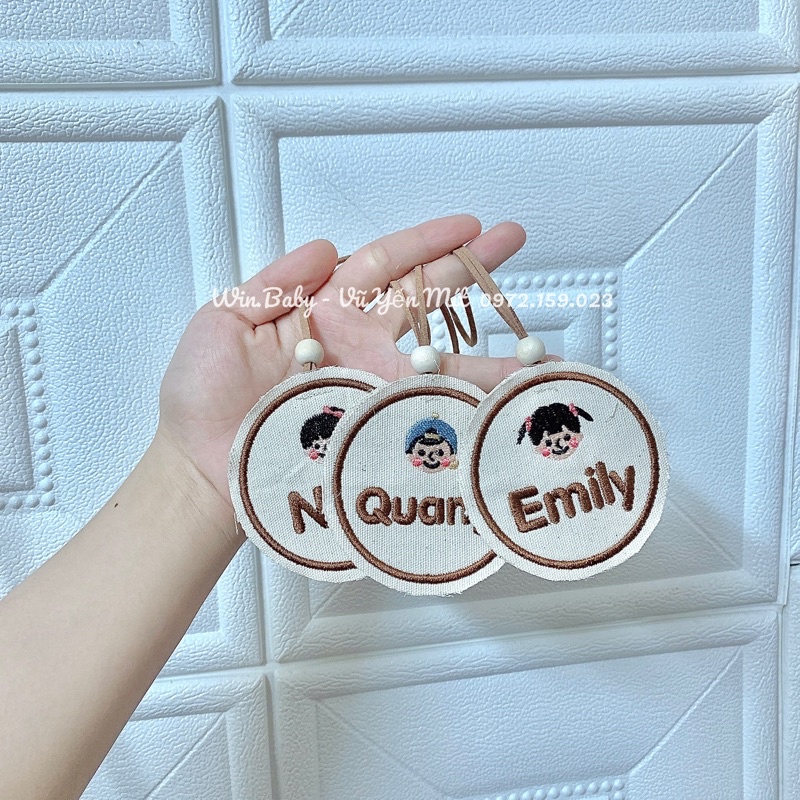 Nametag tròn thêu tên theo yêu cầu style Hàn Quốc