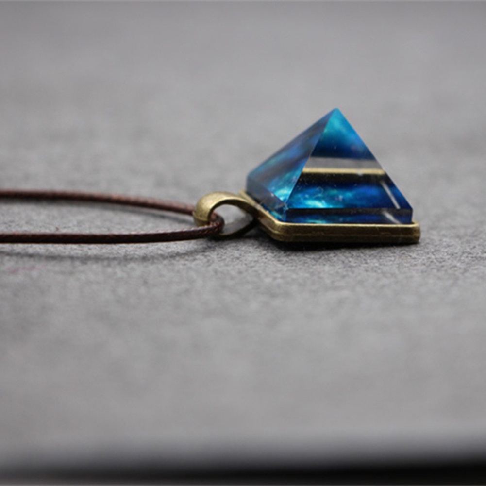 vòng cổ Mặt Hình Kim Tự Tháp Phát Sáng