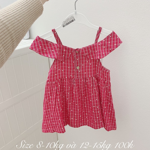 Váy kẻ đỏ trễ vai bé gái
