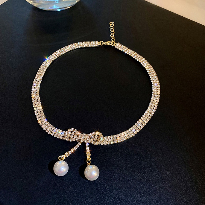 Vòng cổ Đính Đá Ngọc Trai Và Nơ Phong Cách Thời Trang Sang Trọng 2022