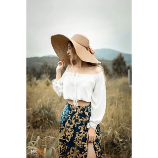 Set áo trắng + chân váy hoa xẻ tà boho