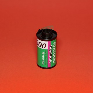 Film chụp ảnh outdate Fujicolor Superia 200 (bản cũ)